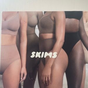 Skims L/XL core control thong in beige